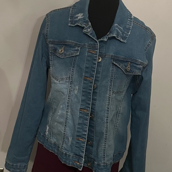 NWOT Mia size large DISTRESSED jeans jacket!!! - Picture 1 of 9